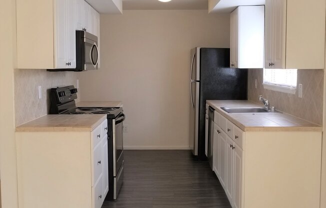 2 beds, 1 bath, 900 sqft, $1,595