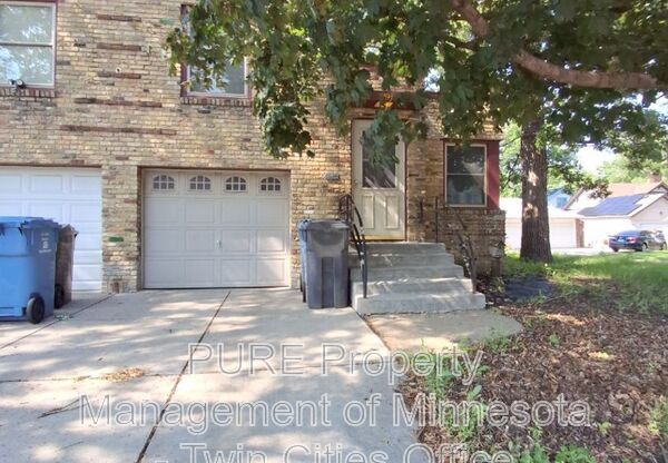 3710 E 43 ST