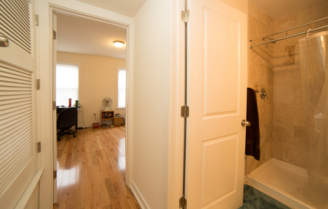 2 beds, 2 baths, $1,550, Unit 2nd Fl