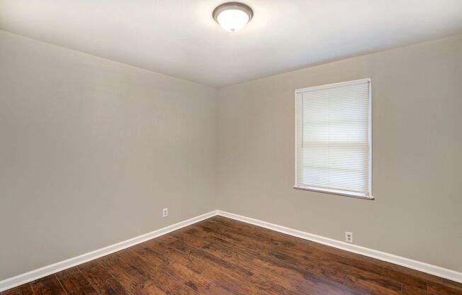 1 bed, 1 bath, $1,300, Unit B