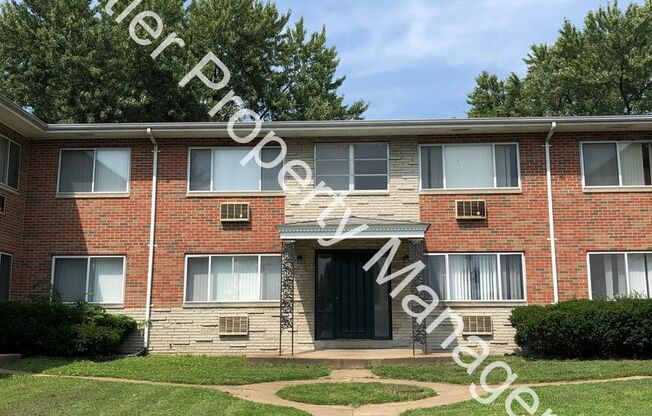 Freshly updated 2 bedroom apartment in Florissant!