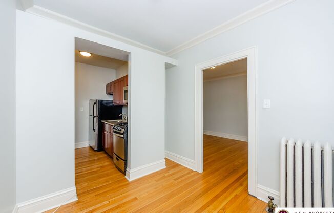 Studio, 1 bath, $1,050, Unit 1002 1/2-38