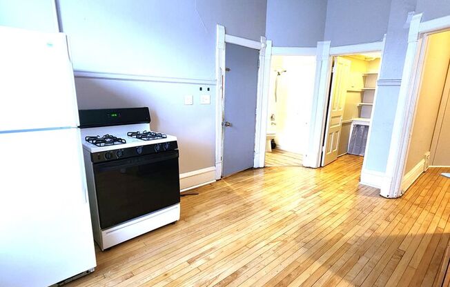 2 beds, 1 bath, 925 sqft, $925, Unit #2 Lower East