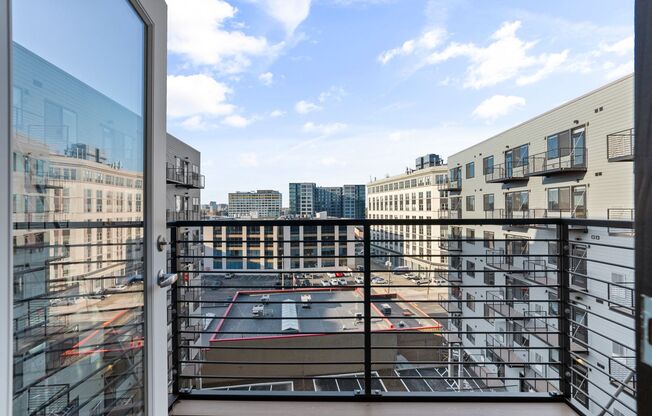 1 bed, 1 bath, 614 sqft, $2,120, Unit 618