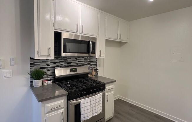 2 beds, 1 bath, 1,100 sqft, $2,475, Unit 241-39