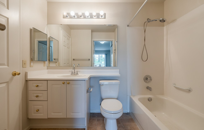 2 beds, 2 baths, 1,004 sqft, $2,845, Unit 204