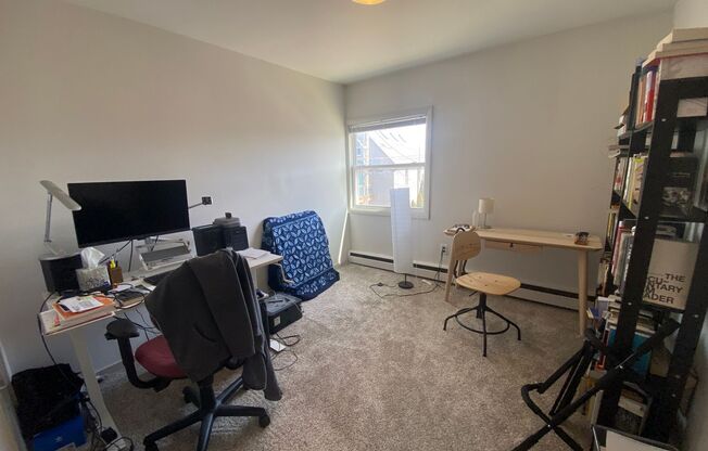2 beds, 1 bath, $1,395, Unit 321