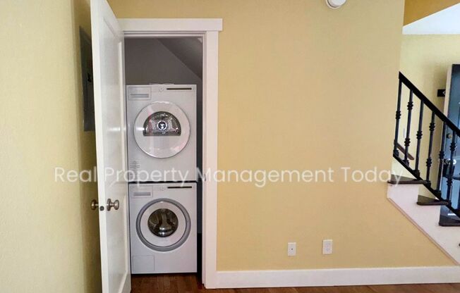 2 beds, 1 bath, $2,000