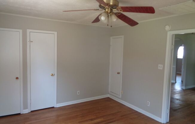 3 beds, 1 bath, $1,225