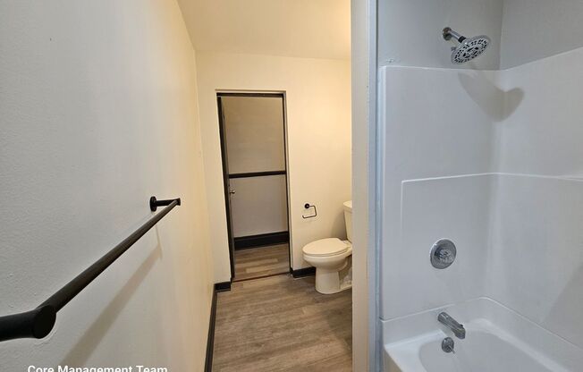 Newly updates 3 bedroom 1 bath apartment for rent !