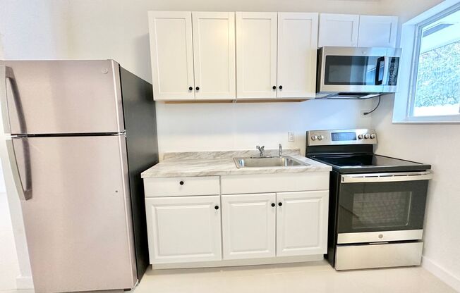 Freshly remodelled 2bed/1bath in a duplex close to Wynwood: for rent now @ $ 2,400.00!