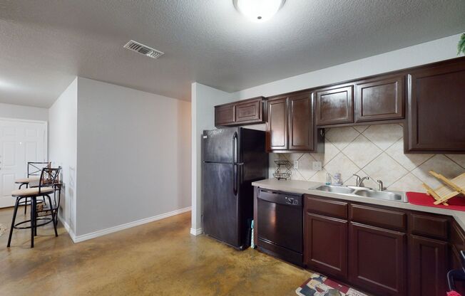 3 beds, 2 baths, $1,350