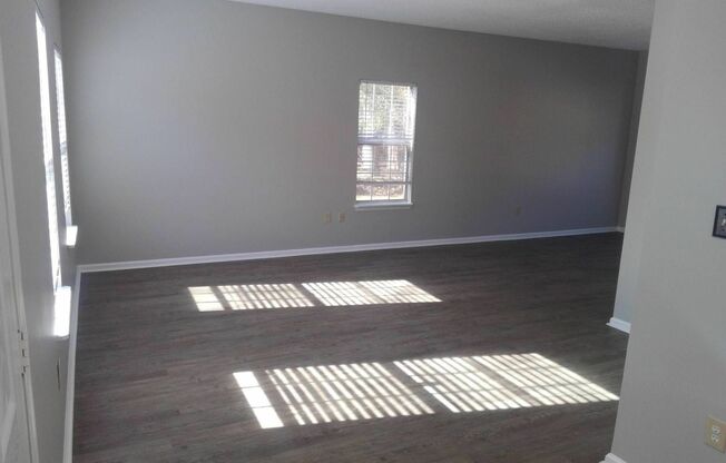 Spacious Home on Cul-De-Sac!
