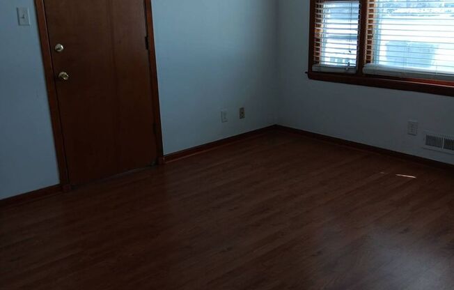 2 beds, 1 bath, $1,100, Unit 6912-L