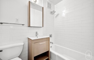 313 W 29 ST