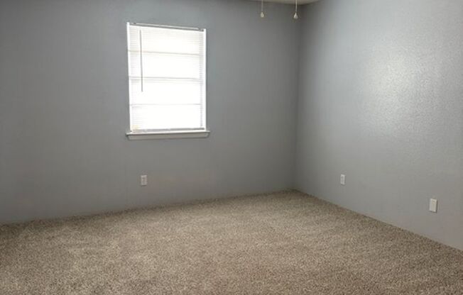 2 beds, 1.5 baths, 992 sqft, $780, Unit 202E