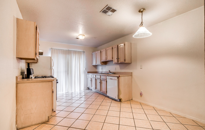 3 beds, 2 baths, $1,400