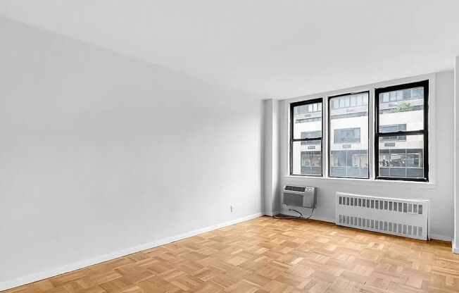 1 bed, 1 bath, 702 sqft, $5,000, Unit 011C