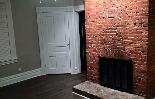 *** Amazing Apartment in Mt. Washington * Pet Friendly * Duplex style * Available Now * Spacious & Renovated ***