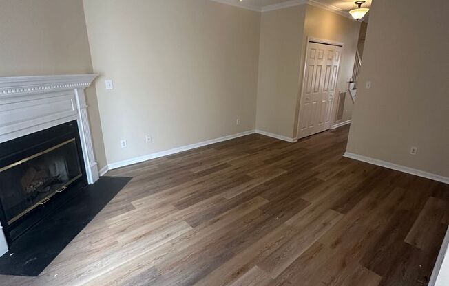 Charming Townhome Near Lake Johnson!