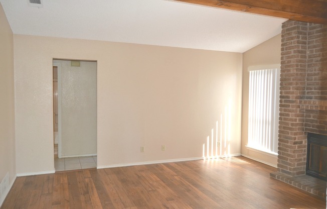 2 beds, 1 bath, $1,050