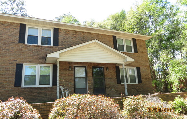 Newly renovated-2 bed/1.5 bath townhouse- Lawn Maintenance included