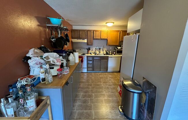 2 Bed/1 Bath - Close to T - Pool - Heat/Hot Water Included