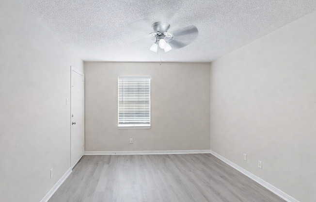 2 beds, 1 bath, 1,018 sqft, $1,050, Unit 1302-4