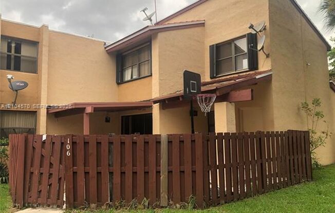 341 W Park Dr cu-106-15, Miami, FL 33172