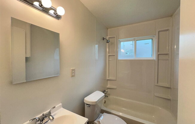 2 beds, 1 bath, 660 sqft, $795, Unit 1