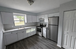 **Beautifully Updated (2BR/1BA) Lakeland Duplex**