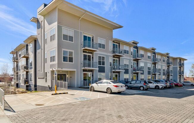 2 beds, 2 baths, 920 sqft, $1,599, Unit 210