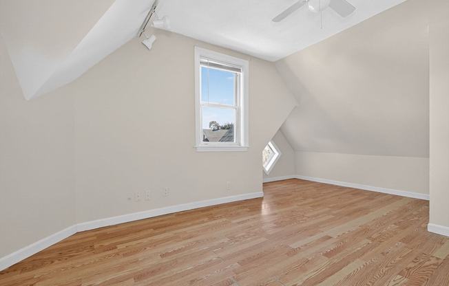 4 beds, 1 bath, 1,285 sqft, $3,000, Unit 2