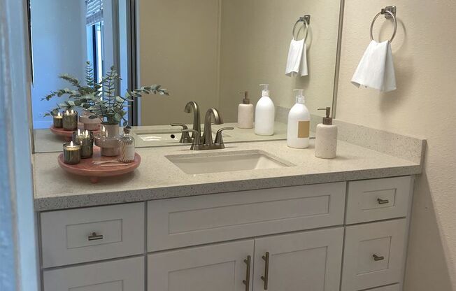 Stunning La Jolla Condo with Space, Style, and Sophistication!