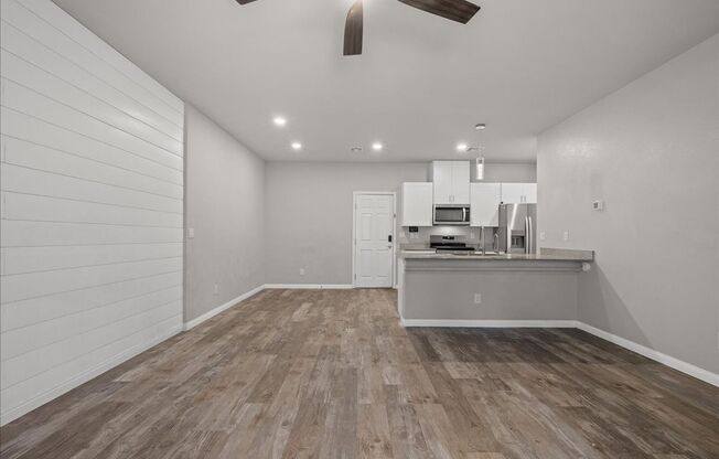 Stunning, Spacious 2 Bd Townhouse with Loft in Gated Community
