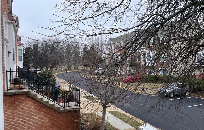 Elegant And Spacious 3 Bed 3.5 Bath Townhome In Vibrant Loudon Parkway Center