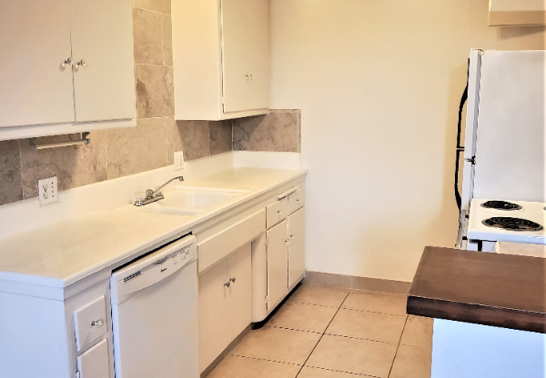 1150 MANHATTAN BCH BLVD