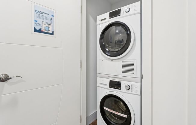 2 beds, 2 baths, 842 sqft, $2,300, Unit 524