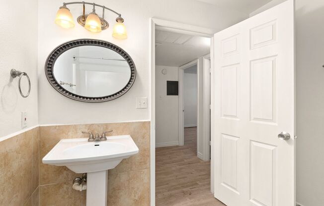 2 beds, 1 bath, $1,100, Unit 229