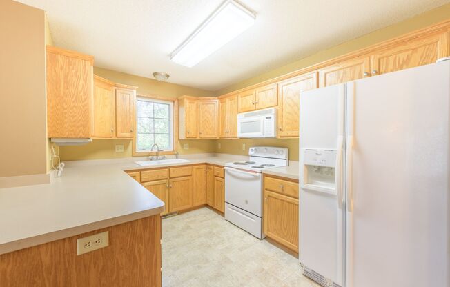 Fantastic 3 bed 3 bath townhome in Coon rapids!
