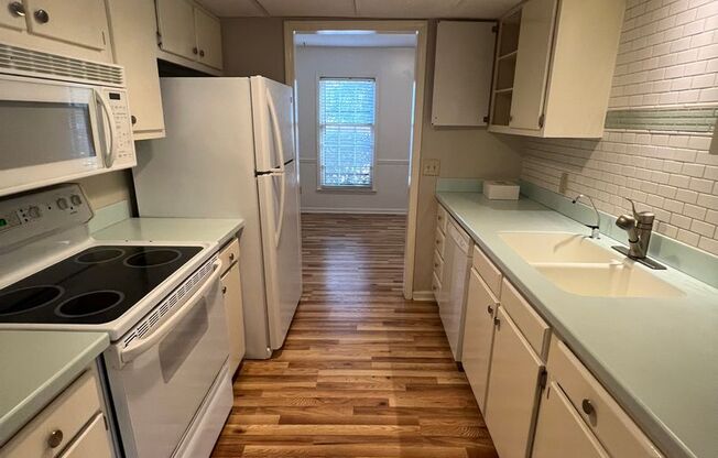 6-7 month lease term!!! Popular town home in Stones Throw. Walking distance to UNCW! 3BR, Fenced back court yard. Updated flooring!