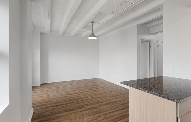 2 beds, 1 bath, 562 sqft, $2,300, Unit 402