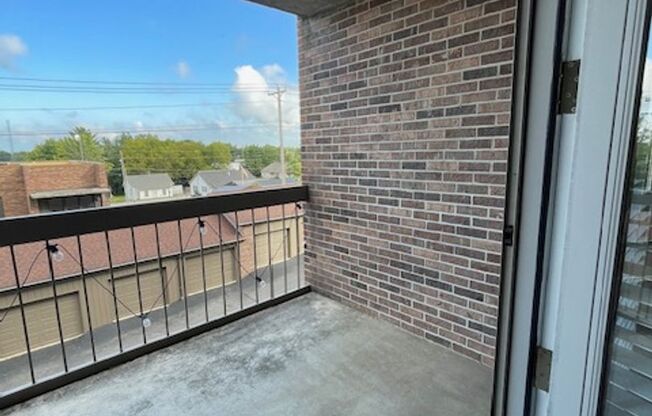 City of Maryville 37801 - 2 bedroom, 2 bath condo in Regal Tower - Contact Debra Johnson 865-591-8281