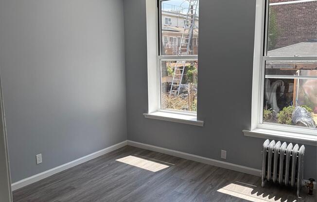 922 NEW LOTS AVE