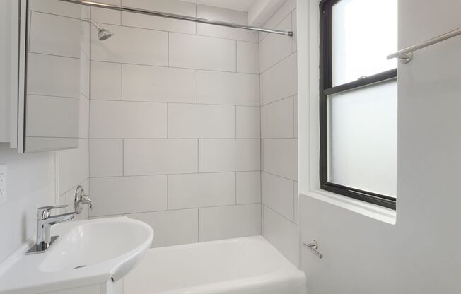 2 beds, 1 bath, 430 sqft, $2,200, Unit 5F