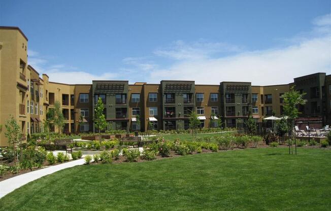 Luxury Senior Apartments in Elk Grove | Seasons at Laguna Ridge
