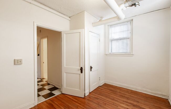 2 beds, 1 bath, 1,400 sqft, $1,299, Unit 20-B1