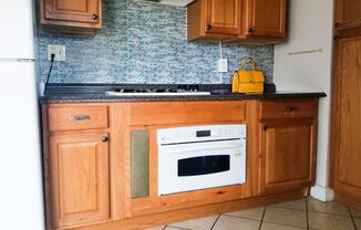Condo wFREE HEAT in Belmont Cragin! In-unit laundry, hardwoods, more!
