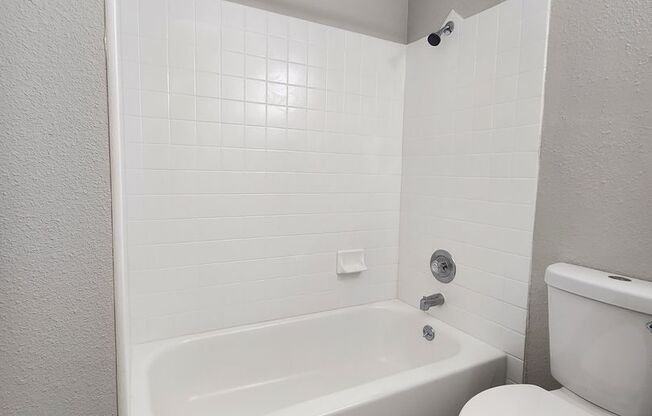 1 bed, 1 bath, 465 sqft, $1,300, Unit 411