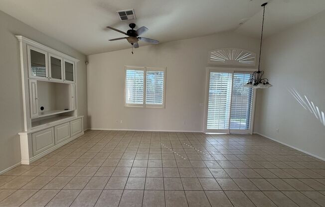 Spacious single story 2-bed with an office for rent